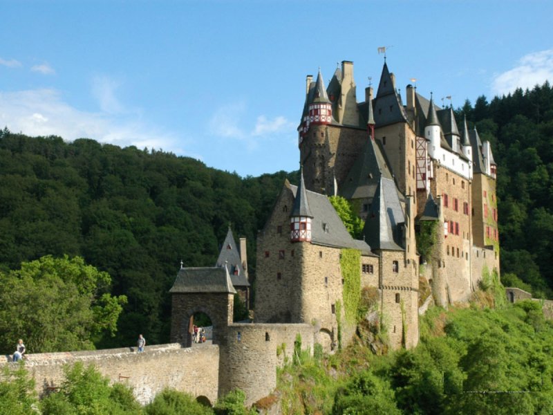Зачем и когда было построено большинство европейских замков